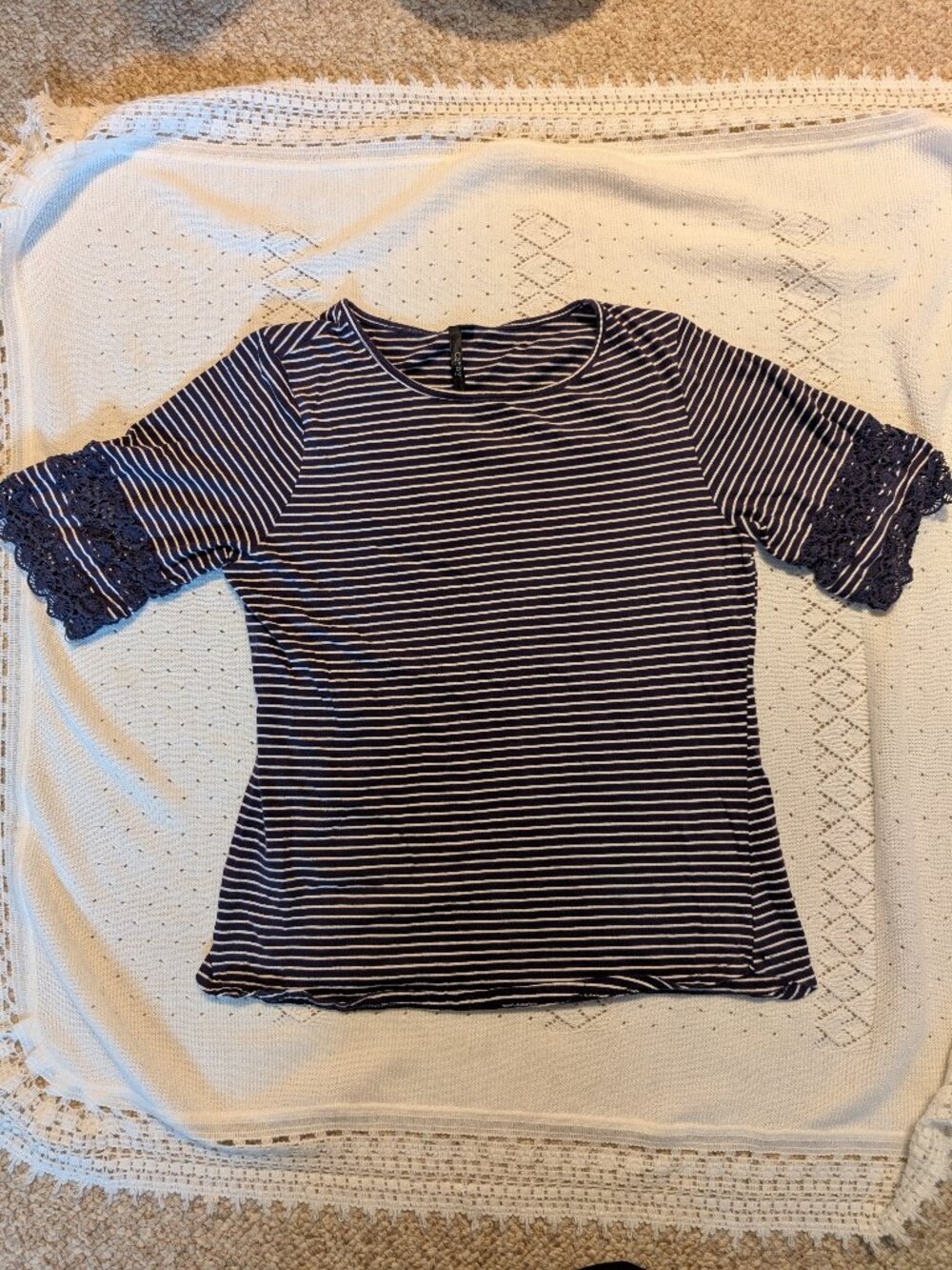 Striped 100% cotton shirt with lace details on sleeves navy white size small